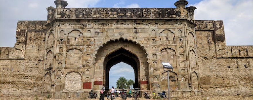 Sulatana Daku Ka Qila history