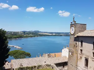 Lungo Lago Capodimonte