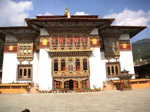 Könchogsum Lhakhang དཀོན་མཆོག་གསུམ་ལྷ་ཁང་།