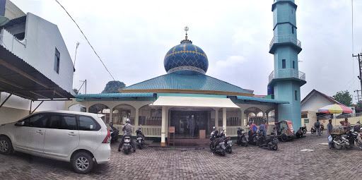 Compare 2 airports near Medan Petisah