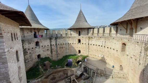 All kinds of translators, Guide , chartered private charter, photographers, business escorts, medical accompaniment, travel guides, customization in Moldova