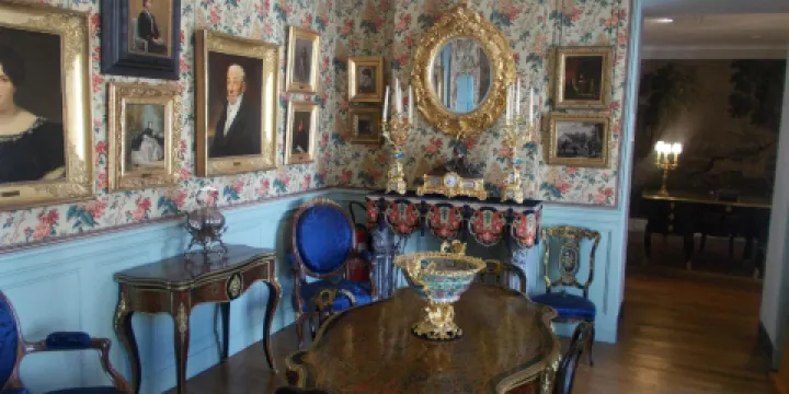 第戎馬楠美術館