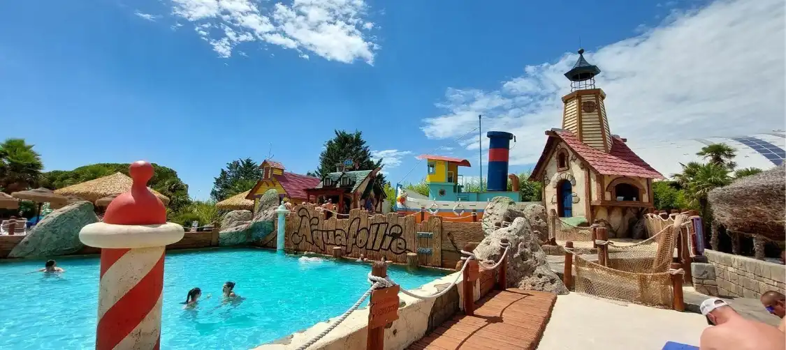 Hotels near Aquafollie