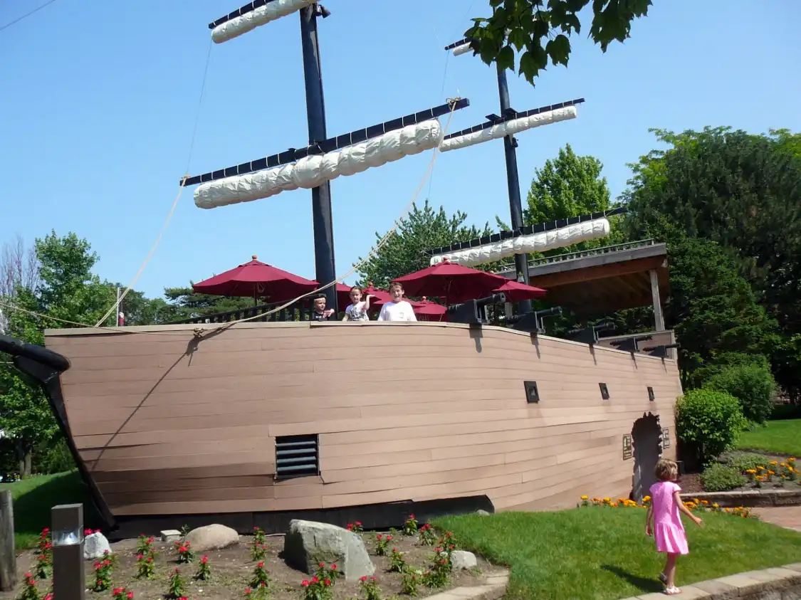 Hotels near Pirates' Cove Children's Theme Park