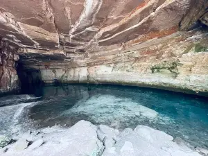 Caverna Aroe-Jari e Gruta da Lagoa Azul