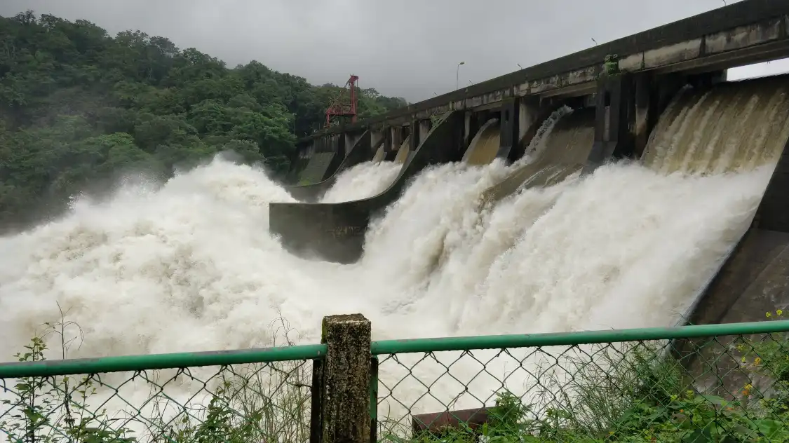 Hotels near Peringalkuthu Dam