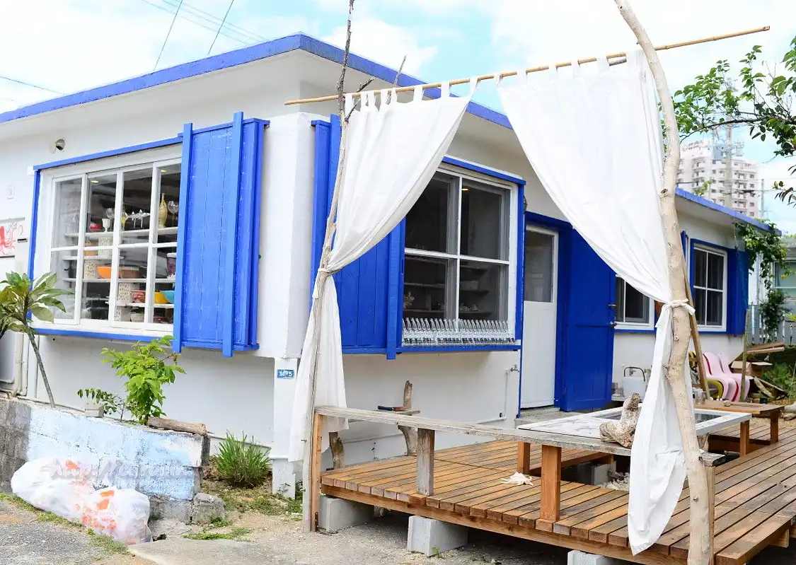 Hotels near Minatogawa Stateside Town