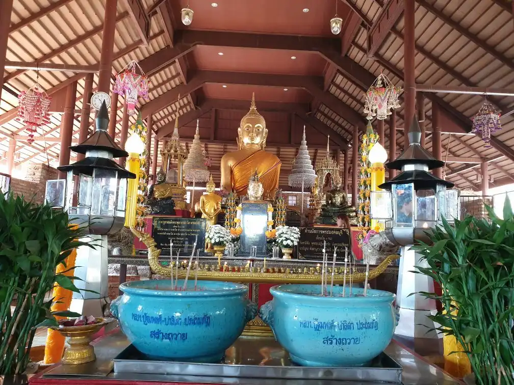 Hotels near Wat Mahathat Worawihan