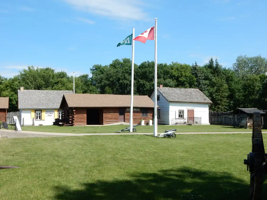Hotels near Fort Dauphin Museum