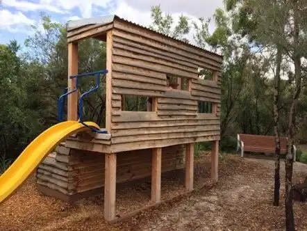 Hotels near Phillips Reserve