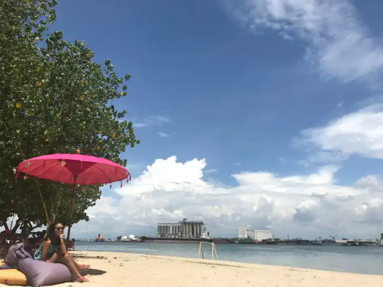 Hotels near Kayangan Island