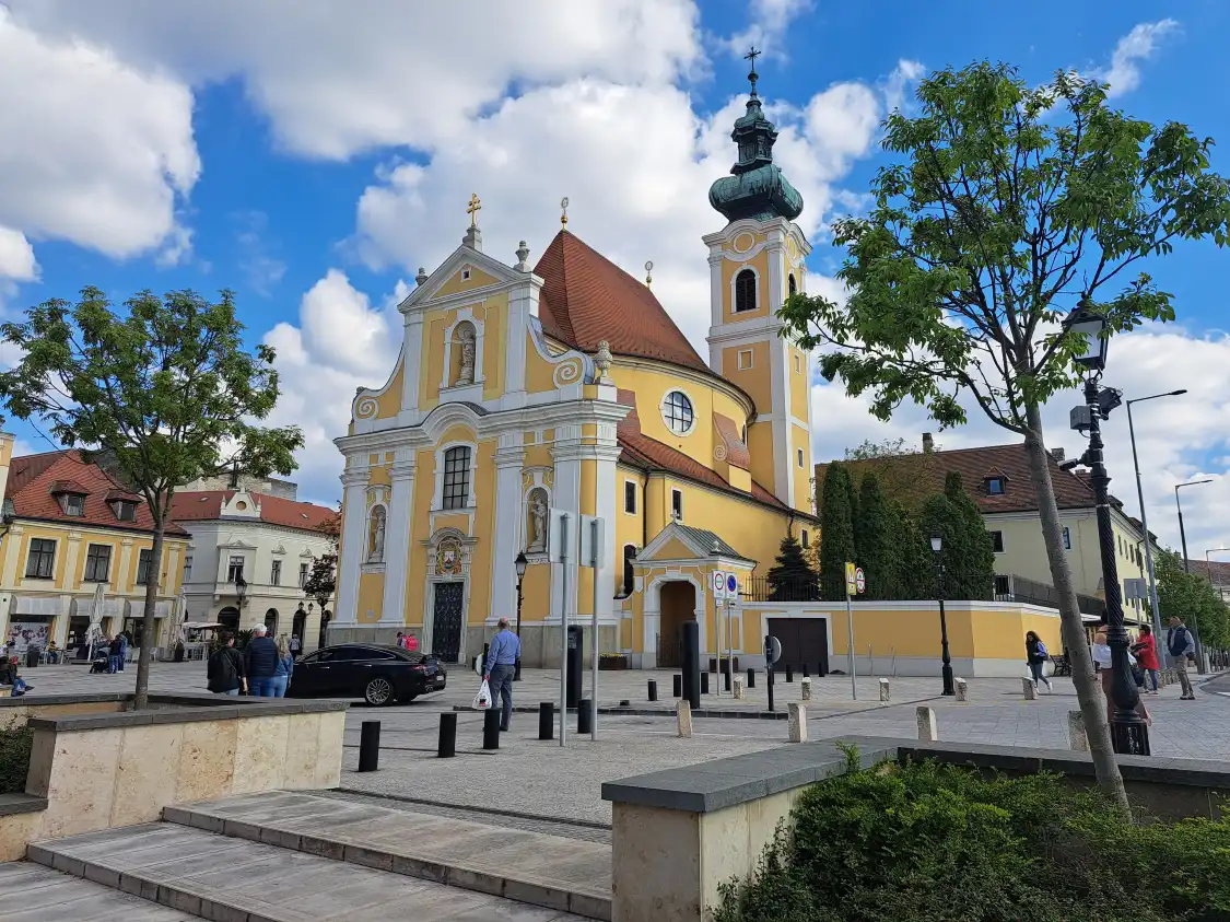 Hotels near Becsi Kapu Square