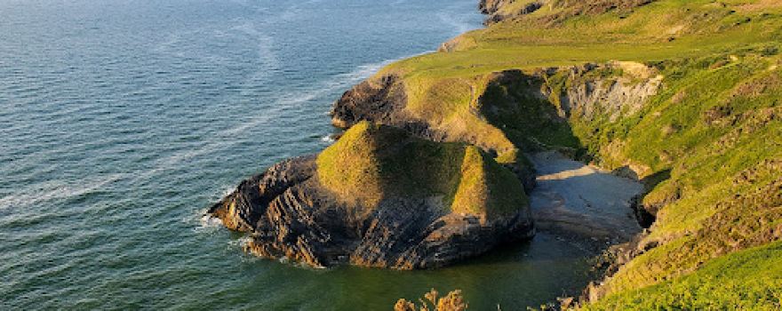 Castell Bach Bay