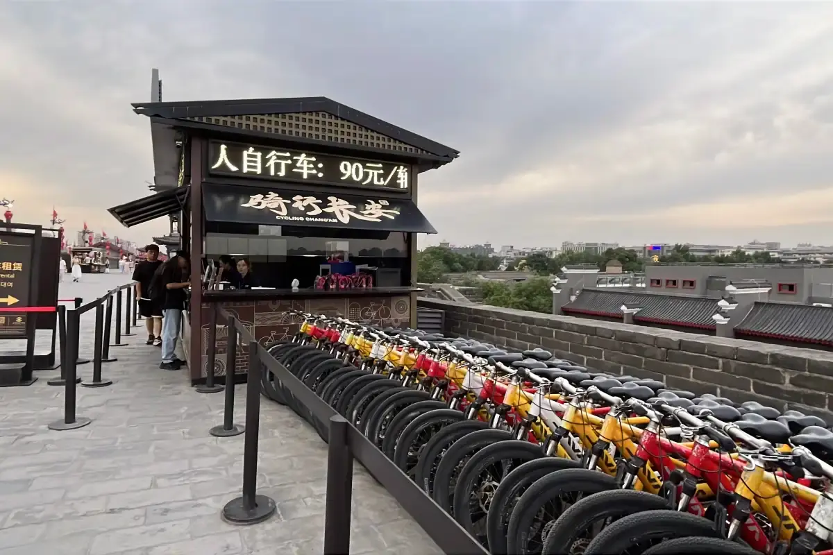 Cycling the Xi'an City Wall