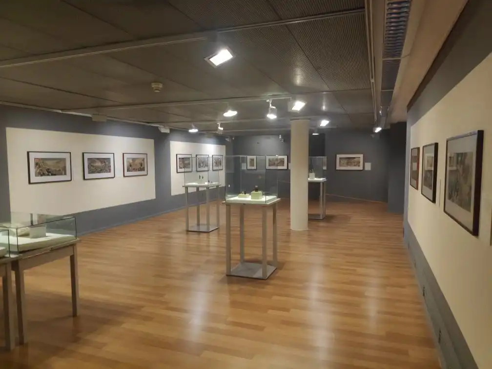 Hotels near Tikotin Museum of Japanese Art