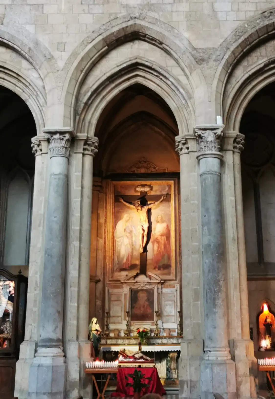 Các khách sạn gần Chiesa e Scavi di San Lorenzo Maggiore