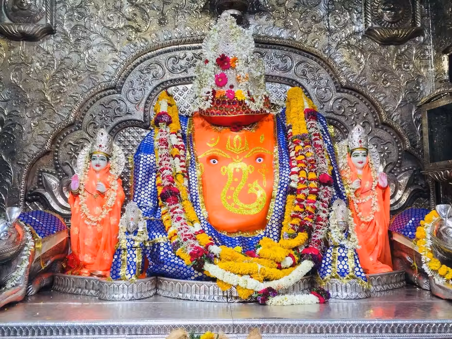 Mumbai to Indore Flights