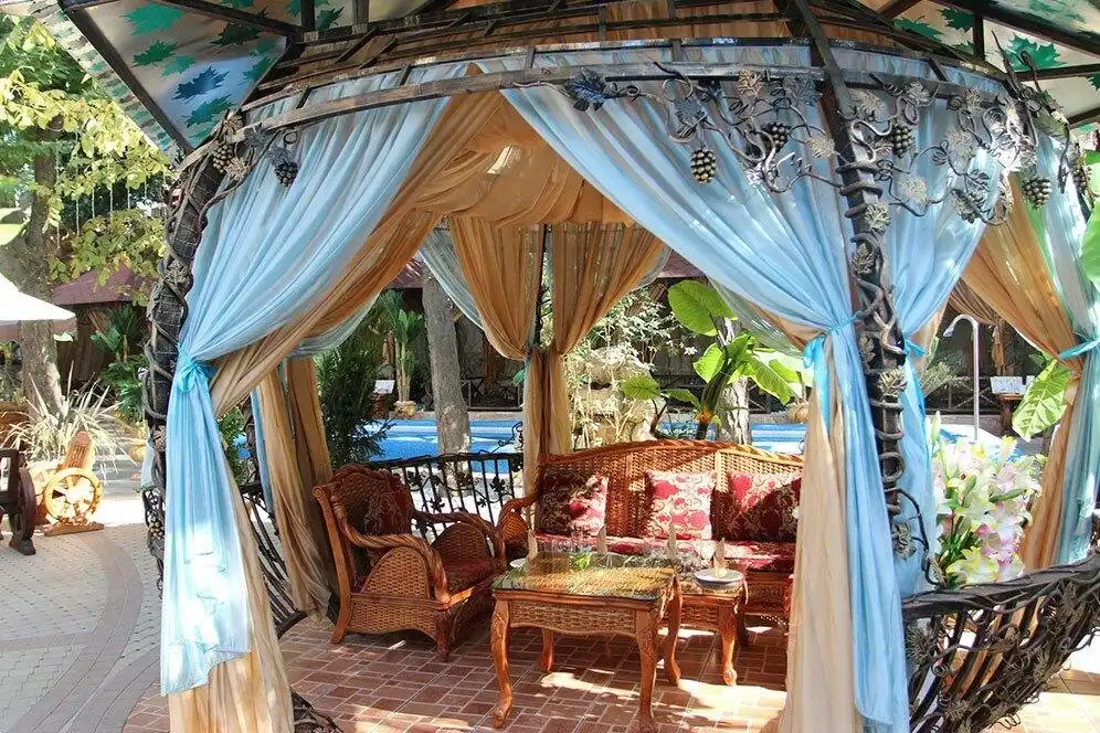 Hotels near Aqualand