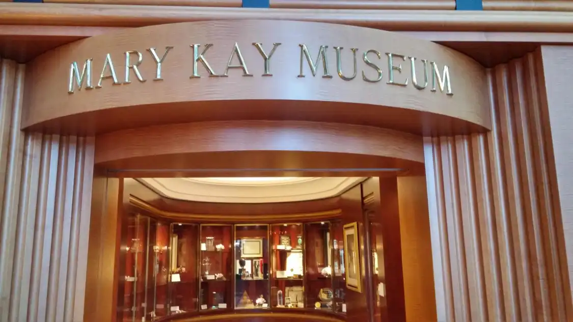 Hotels near Mary Kay Museum