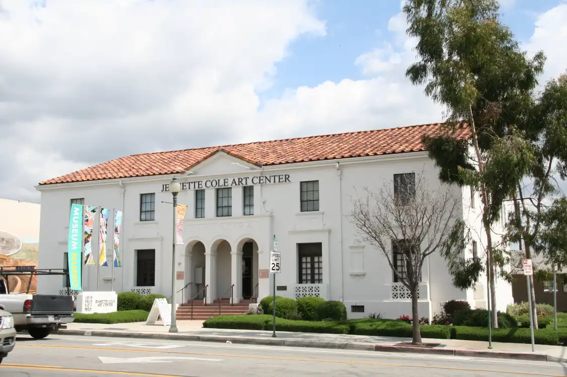Hotels near Santa Paula Art Museum