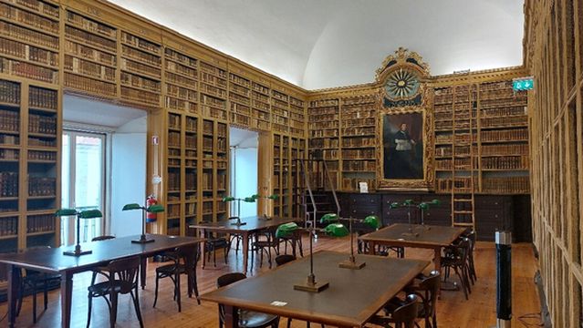 Biblioteca Pública De Évora