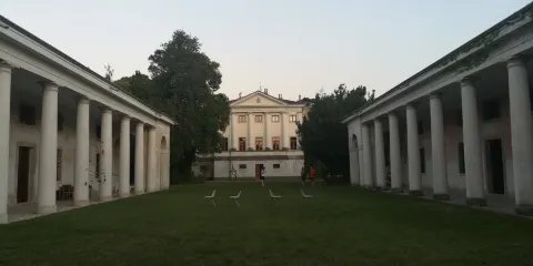 Villa Sbruglio, Giulaj, Prandi