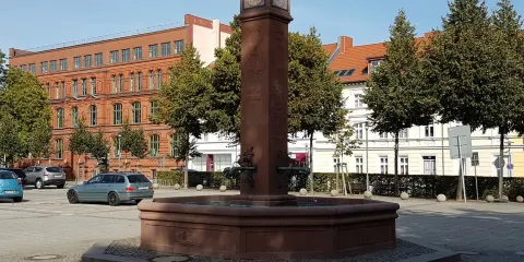 Uhren- und Jahreszeitenbrunnen