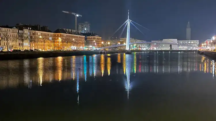 Hotels near Passerelle du Bassin du Commerce