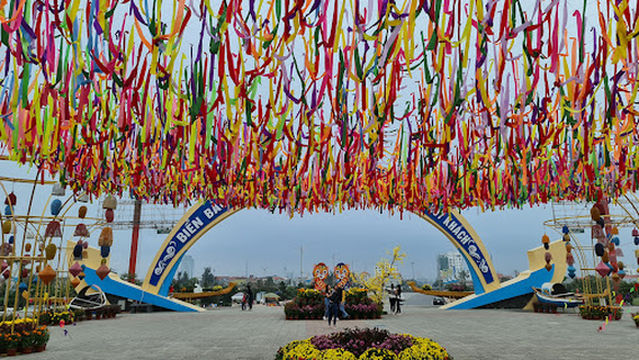 Quảng trường biển Bảo Ninh