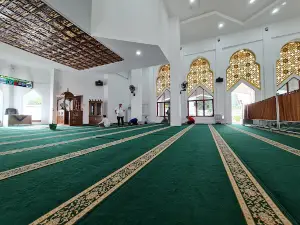 Masjid Terapung Samudera Ilahi Pantai Carocok