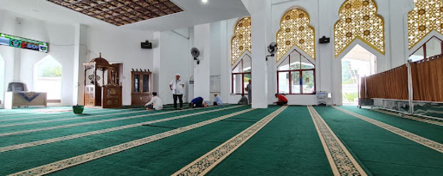 Masjid Terapung Samudera Ilahi Pantai Carocok