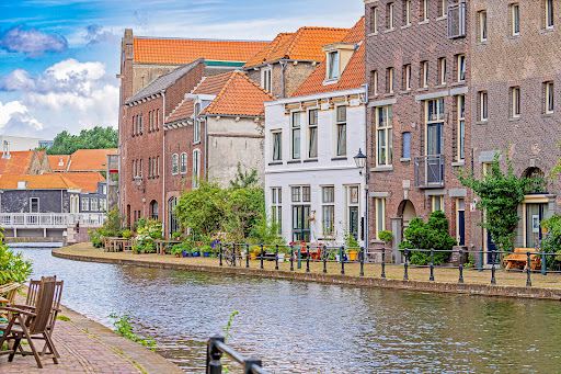 Compare 5 airports near Schiedam