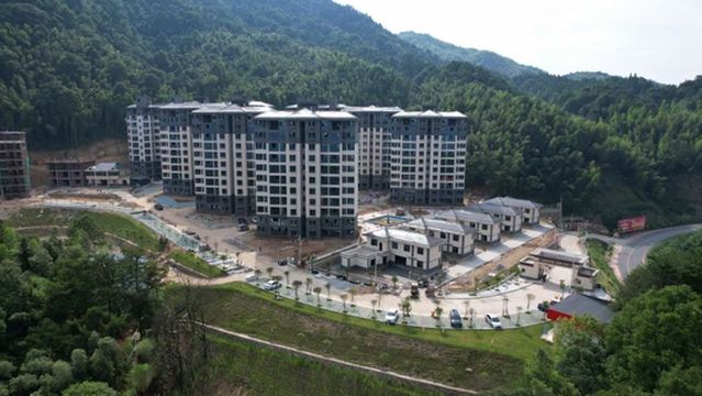 bai ya shan bi shu shan zhuang