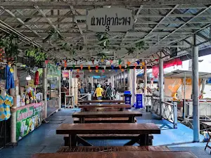 Bang Khla Floating Market