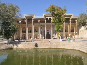 Bolo Hauz Mosque