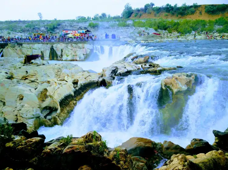 Hotel dekat Dhuandhar Falls