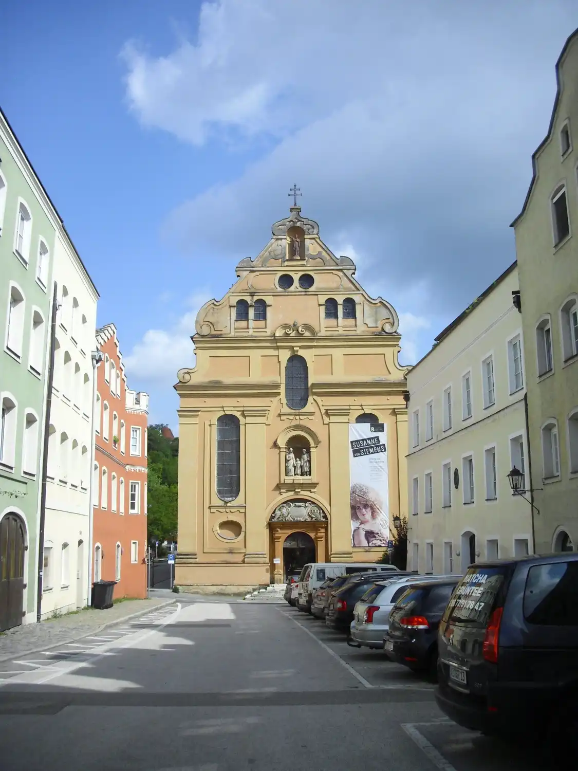 Studienkirche St. Joseph附近的飯店
