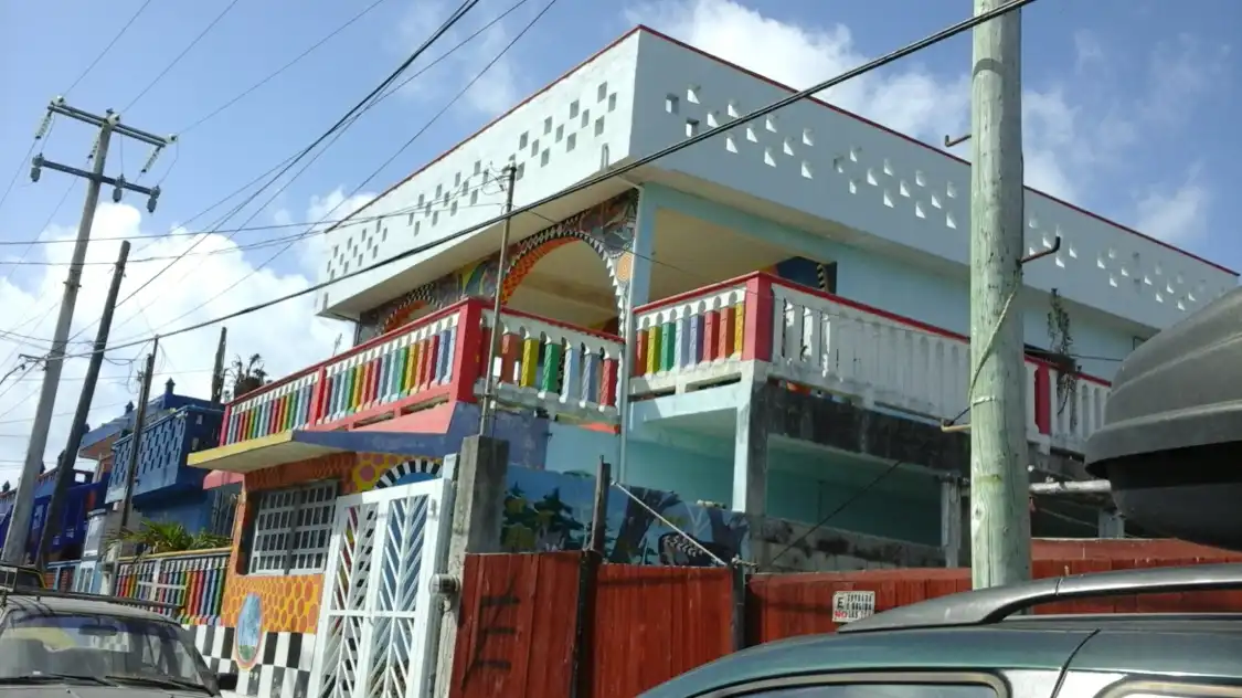 Hotels near Crayola House