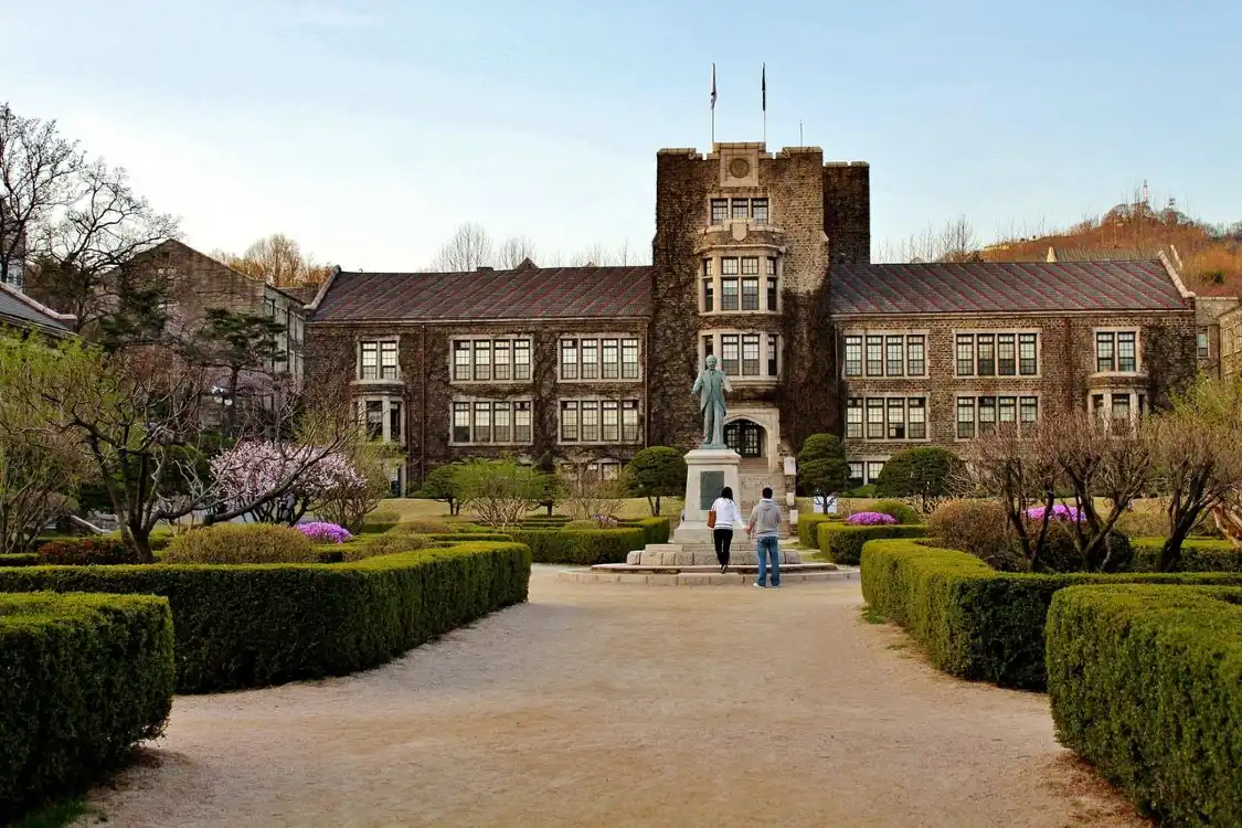 鄰近延世大學博物館的酒店