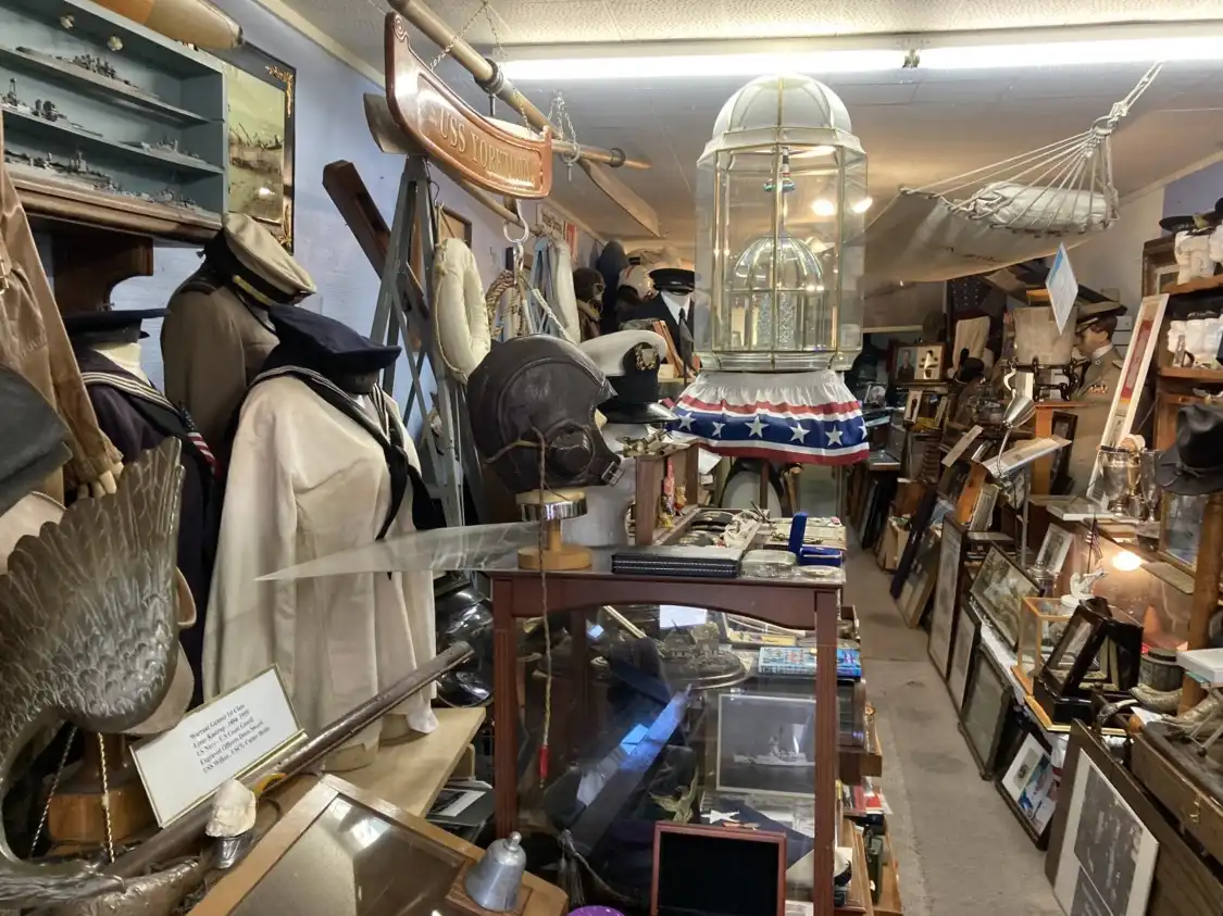 Hotels near Veterans Living History Museum