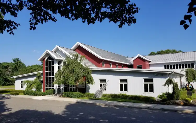 Hotels in Dix Hills