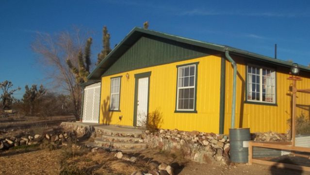 Joshua Tree Ostrich Ranch and Guest House