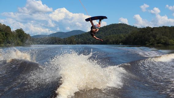 Wake2wake wake board school