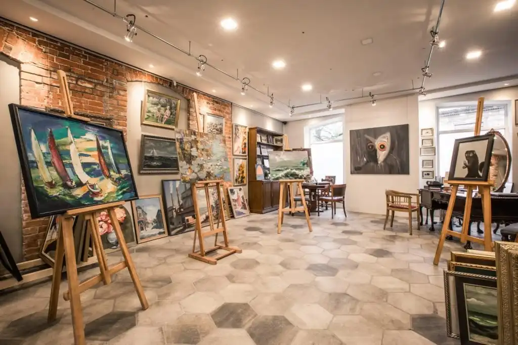 Hotels near Galerija Romas darzs
