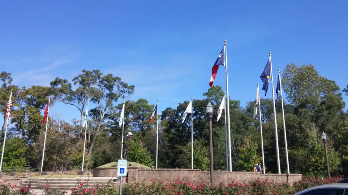 Hotels near The Lone Star Monument & Historical Flag Park