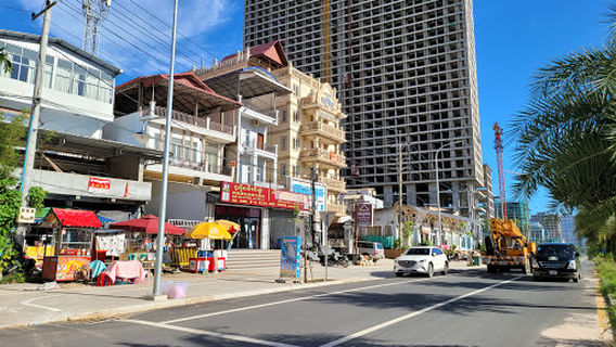 Swordfish & Dolphins Roundabout