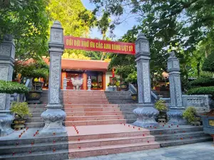 Eight Ladies Cave