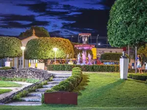 Square Garden of Artists