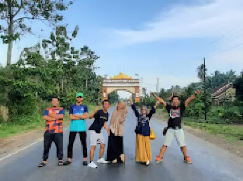 Tugu Perbatasan Kabupaten Lampung Tengah - Kabupaten Lampung Utara