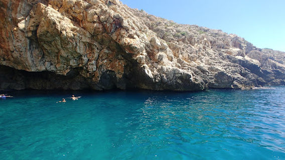 MINERVA NOLEGGIO-Escursioni e Gite in Barca a Castro